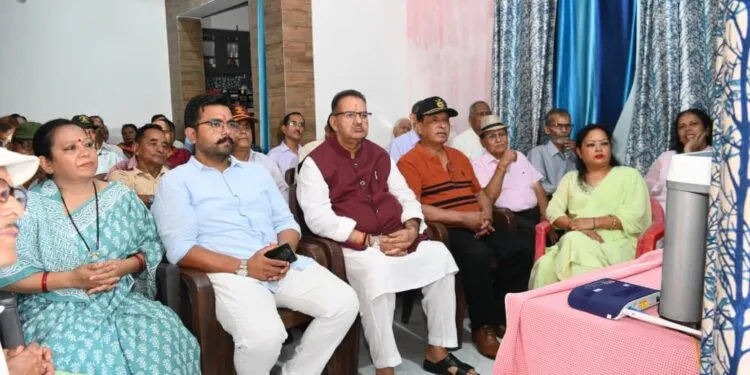 Dev Bhoomi Samiksha कैबिनेट मंत्री गणेश जोशी ने कार्यकर्ताओं संग सुना प्रधानमंत्री मोदी का ‘मन की बात’ कार्यक्रम -