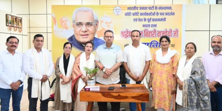 Dev Bhoomi Samiksha मसूरी विधानसभा क्षेत्र के नव निर्वाचित प्रधानों का मंत्री गणेश जोशी ने किया सम्मान -