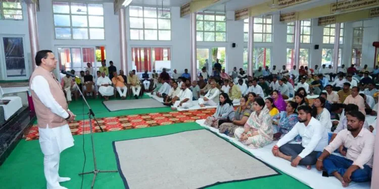Dev Bhoomi Samiksha मुख्यमंत्री धामी ने RSS के वरिष्ठ प्रचारक राधेश्याम को दी श्रद्धांजलि -