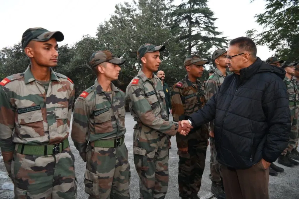 Dev Bhoomi Samiksha सैनिक कल्याण मंत्री गणेश जोशी ने लैंसडाउन छावनी परिषद का किया भ्रमणजवानों के साथ साझा किए अनुभव, अग्निवीर प्रशिक्षणार्थियों से भी की भेंट -
