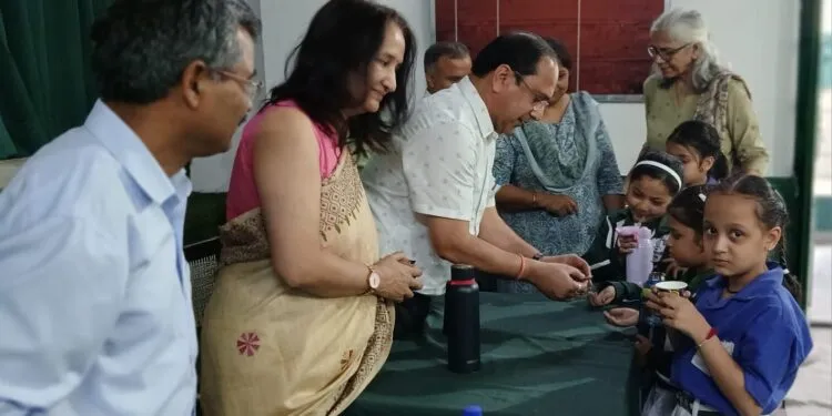Dev Bhoomi Samiksha Anemia Free India: सीएमओ ने बच्चों को दवा खिलाकर कार्यक्रम का किया शुभारंभ। -