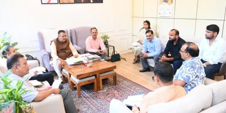 Dev Bhoomi Samiksha कैबिनेट मंत्री गणेश जोशी ने मसूरी विधानसभा क्षेत्र की सड़कों के विकास कार्यों की समीक्षा की। -