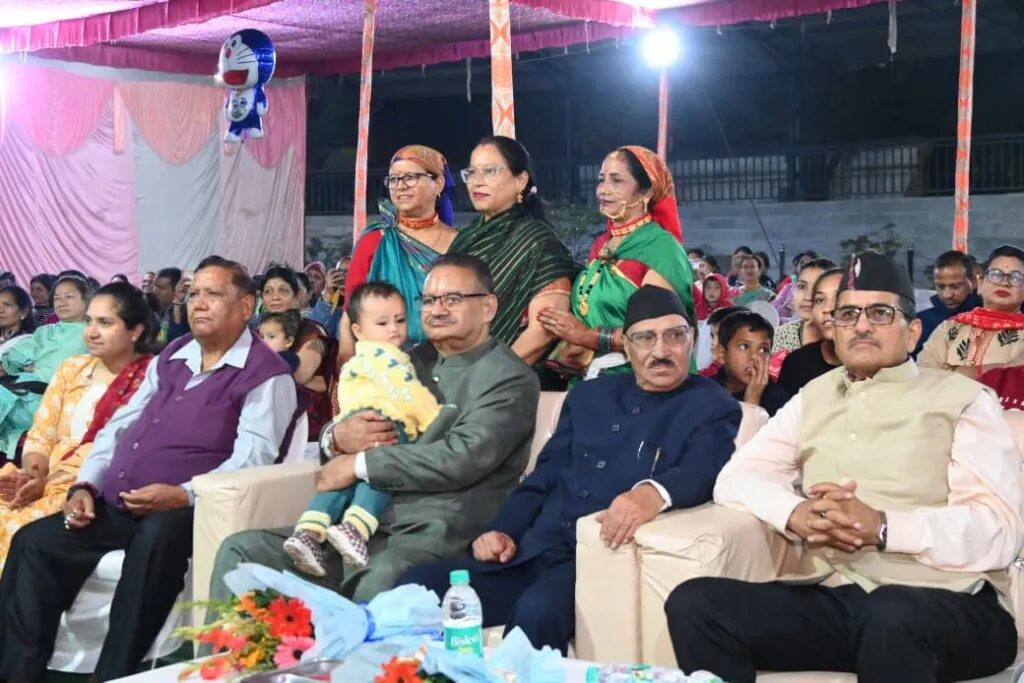 Dev Bhoomi Samiksha मंत्री गणेश जोशी ने गढ़ी कैंट में आयोजित इगास पर्व कार्यक्रम में की प्रतिभागिता -