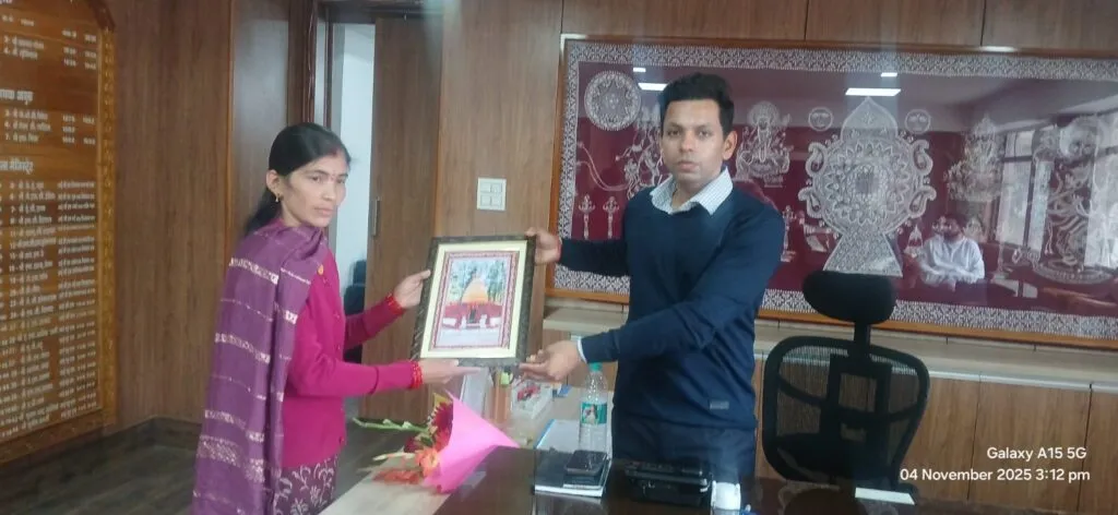 Dev Bhoomi Samiksha अल्मोड़ा/धौलादेवी : क्षेत्र पंचायत सदस्य पूजा गैड़ा ने जिलाधिकारी को सौंपा ज्ञापन। -