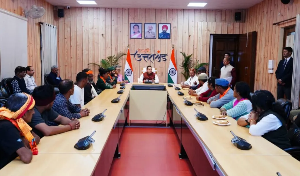 Dev Bhoomi Samiksha पर्वतीय क्षेत्रों में स्वास्थ्य सेवाओं को सुदृढ़ बनाना हमारी सर्वोच्च प्राथमिकता : सीएम -