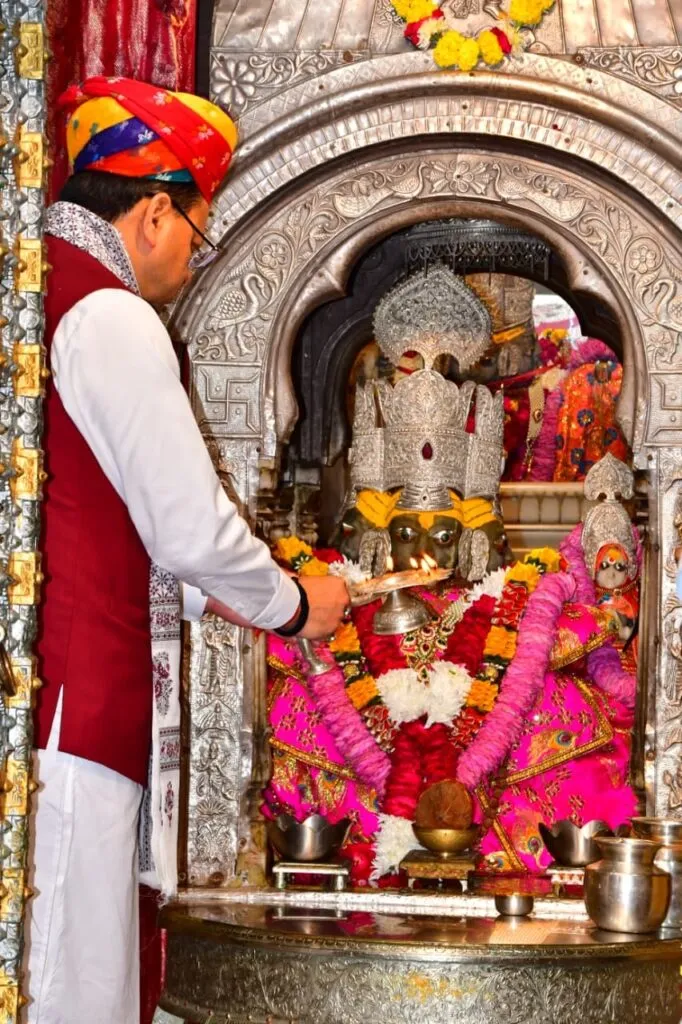 Dev Bhoomi Samiksha मुख्यमंत्री धामी ने तीर्थराज पुष्कर स्थित श्री ब्रह्मा जी मंदिर में की पूजा-अर्चना -