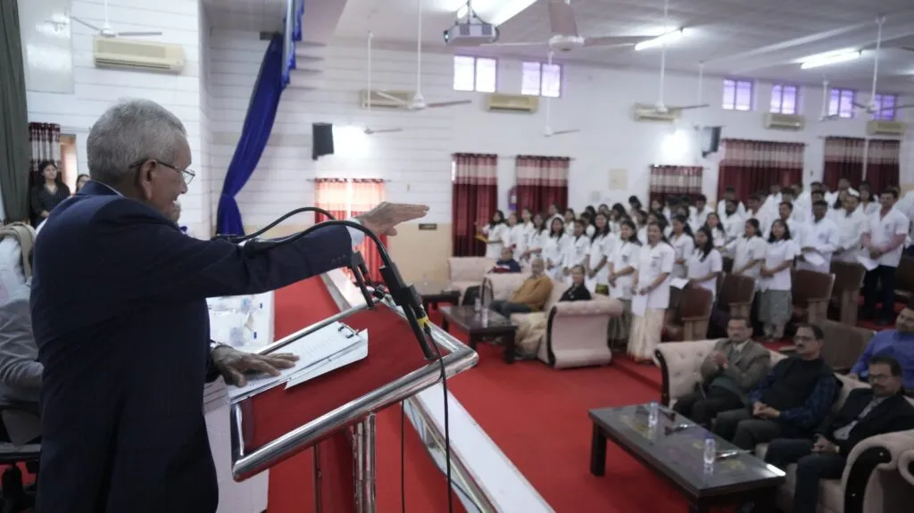 Dev Bhoomi Samiksha 61वें शपथ समारोह में वेटरनरी छात्रों ने संभाली सेवा की जिम्मेदारी WhatsApp Image 2025 12 06 At 19.03.47 91fb56e0