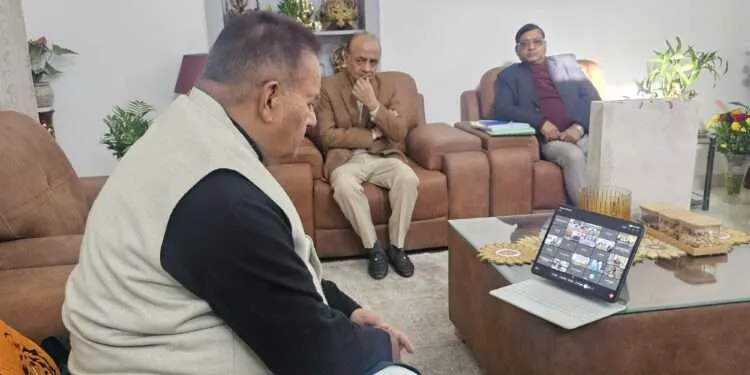 Dev Bhoomi Samiksha केंद्रीय कृषि मंत्री की अध्यक्षता में आयोजित बैठक में वर्चुअल माध्यम से जुड़े प्रदेश के कृषि मंत्री गणेश जोशी। -