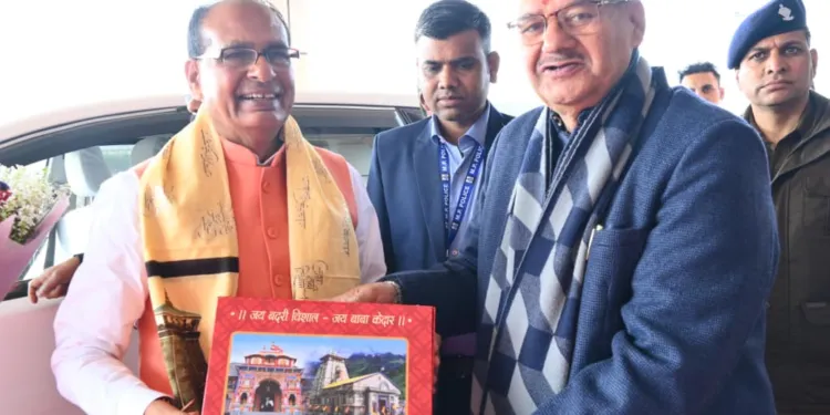 Dev Bhoomi Samiksha केंद्रीय कृषि मंत्री शिवराज सिंह चौहान का उत्तराखण्ड आगमन पर स्वागत करते मंत्री गणेश जोशी -