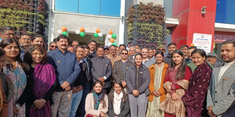 Dev Bhoomi Samiksha गणतंत्र दिवस पर एमडीडीए कार्यालय में हुआ ध्वजारोहण, उत्कृष्ट कार्य करने वाले 6 कर्मचारी सम्मानित -