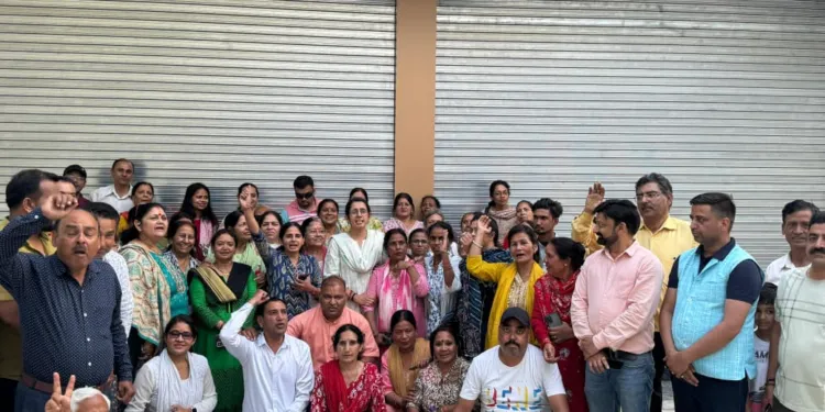 Dev Bhoomi Samiksha देहरादून : कैनाल रोड पर नहीं खुलेगी शराब की दुकान, स्थानीय लोगों ने जताया आभार -