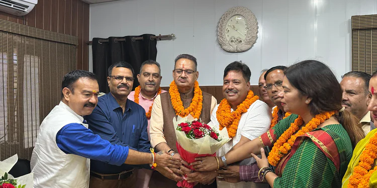 Dev Bhoomi Samiksha जिला सहकारी बैंक, देहरादून के अध्यक्ष निर्वाचित होने पर मनजीत रावत एवं नवनिर्वाचित सदस्यों को मंत्री गणेश जोशी ने शुभकामनाएं दी -