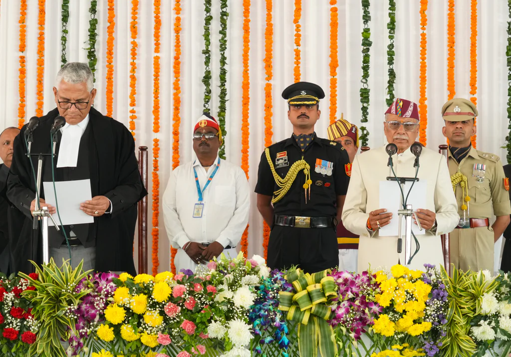 Dev Bhoomi Samiksha डॉ. ढाल सिंह बिसेन ने उत्तराखण्ड के राज्यपाल पद की शपथ ली -