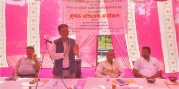 Dev Bhoomi Samiksha अजीतपुर कृत्रिम गर्भाधान केन्द्र बरा में कृषक प्रशिक्षण कार्यक्रम आयोजित -