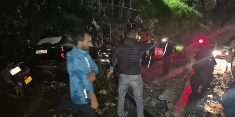 Dev Bhoomi Samiksha बारिश: उत्तराखंड पर अगले 48 घंटे भारी, मसूरी में 100 साल पुराना पेड़ गिरा, उत्तरकाशी में भी आफत, कई जिलों में स्कूलों की छुट्टी -