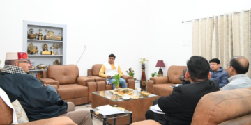 Dev Bhoomi Samiksha कृषि एवं उद्यान विभाग के अधिकारियों के साथ विभागीय समीक्षा करते कृषि मंत्री गणेश जोशी -