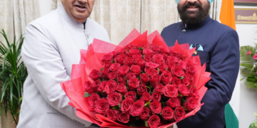 Dev Bhoomi Samiksha राज्यपाल से शिष्टाचार भेंट करते कृषि मंत्री गणेश जोशी। -