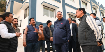 Dev Bhoomi Samiksha पुरूकुलगांव में निर्माणाधीन सामुदायिक भवन का निरीक्षण करते कैबिनेट मंत्री गणेश जोशी -