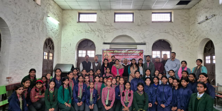 Dev Bhoomi Samiksha नवरात्रि पर जन जागरण अभियान समिति द्वारा छात्राओं के लिए आत्मरक्षा, कानून व स्वास्थ्य शिविर आयोजित -