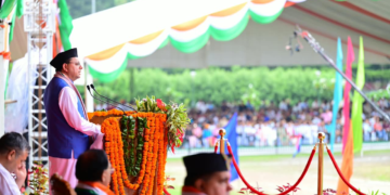 Dev Bhoomi Samiksha स्वतंत्रता दिवस पर मुख्यमंत्री धामी ने परेड ग्राउंड में किया ध्वजारोहण -