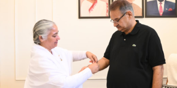 Dev Bhoomi Samiksha कैबिनेट मंत्री गणेश जोशी की कलाई पर रक्षा सूत्र बांधती ब्रह्मकुमारी बहने -