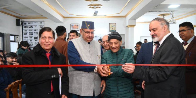 Dev Bhoomi Samiksha फाइटोकेमिस्ट्री और आयुर्वेद उत्तराखण्ड के विकास के मजबूत आधार: गणेश जोशी -