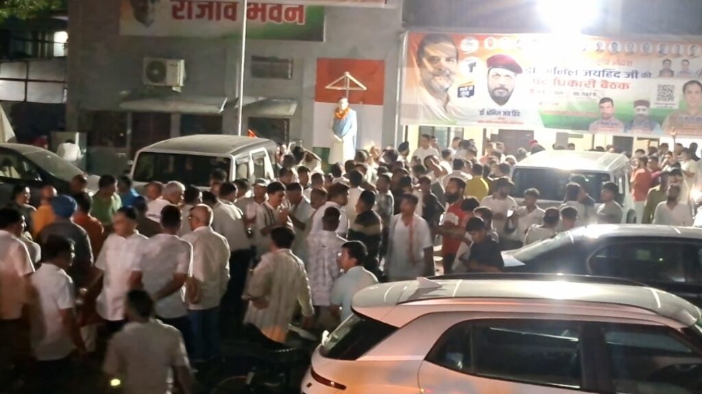 Dev Bhoomi Samiksha परेड ग्राउंड नहीं अब बन्नू स्कूल मैदान में होगी राहुल गांधी की रैली, देर रात देहरादून में हुआ हाई वोल्टेज सियासी ड्रामा -