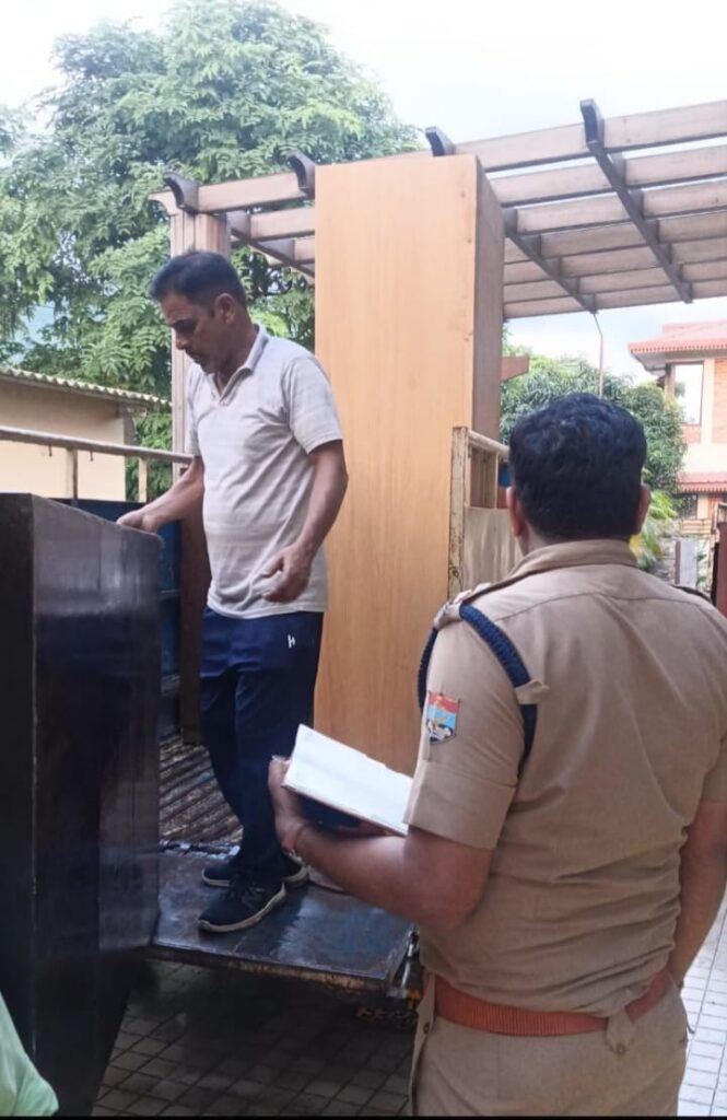Dev Bhoomi Samiksha करोड़ों के प्रॉपर्टी धोखाधड़ी मामले में फरार बिल्डर शाश्वत गर्ग पर बड़ा एक्शन, घर की हुई कुर्की -